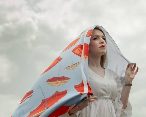 Comment porter une écharpe avec style?