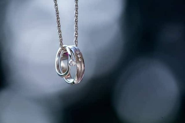 Comment nettoyer et entretenir ses bijoux en argent ?