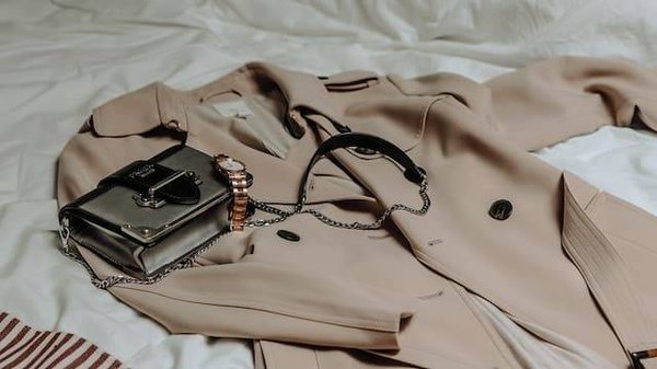 Les avantages et les inconvénients d'acheter de la mode de luxe d'occasion