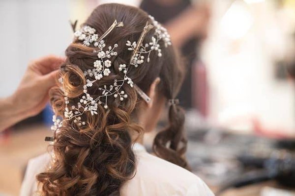 Quels sont les styles de coiffure les plus adaptés pour une mariée ?